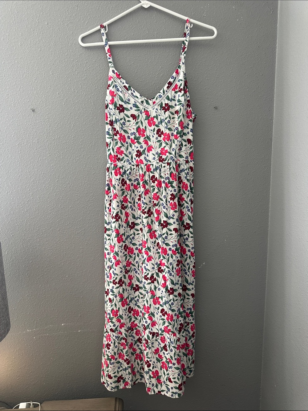 Old Navy Floral Maxi Dress in White & Pink Size Large